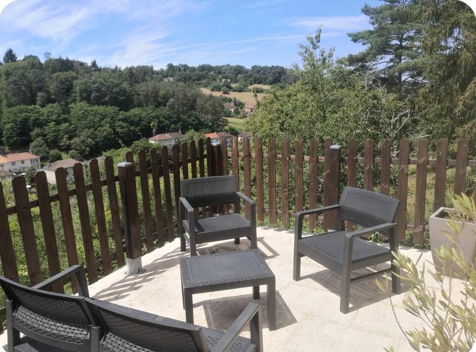 Chambre Meublee Avec Vue Panoramique A Perigueux Sanilhac  Luaran gambar
